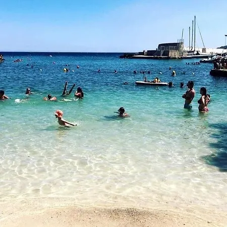100 Mt Dal Mare, Al Porto Casa Vacanze, Posto Tranquillo Per Famiglia Dom wakacyjny Marina Porto