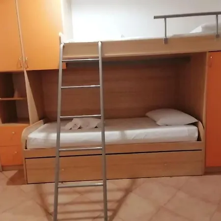 100 Mt Dal Mare, Al Porto Casa Vacanze, Posto Tranquillo Per Famiglia Dom wakacyjny Marina Porto