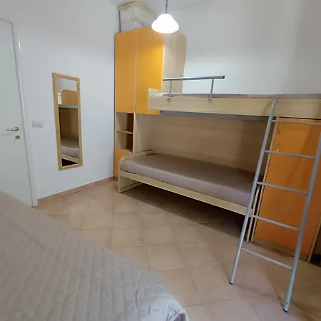 100 Mt Dal Mare, Al Porto Casa Vacanze, Posto Tranquillo Per Famiglia Dom wakacyjny Marina Porto