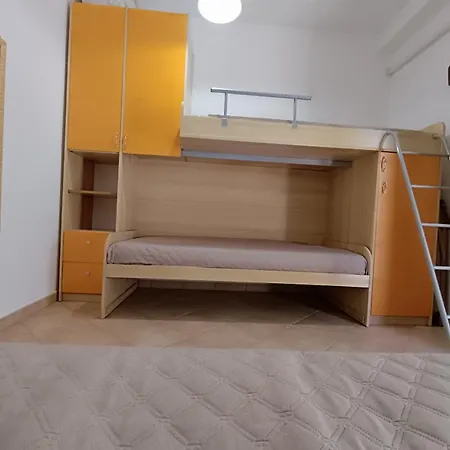 100 Mt Dal Mare, Al Porto Casa Vacanze, Posto Tranquillo Per Famiglia Dom wakacyjny Marina Porto
